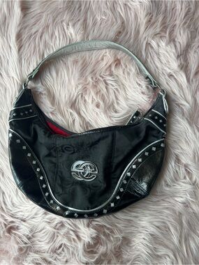 Y2K Deadstock Women's Black Shoulder Bag with Silver Accents and Red Interior